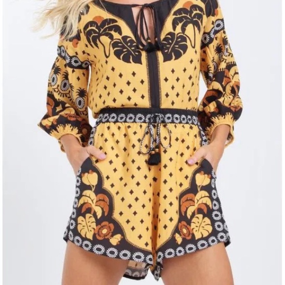 Farm Rio Shorts Beautiful Yellow and Black Cashew and foliage print - Size XL - Picture 2 of 3